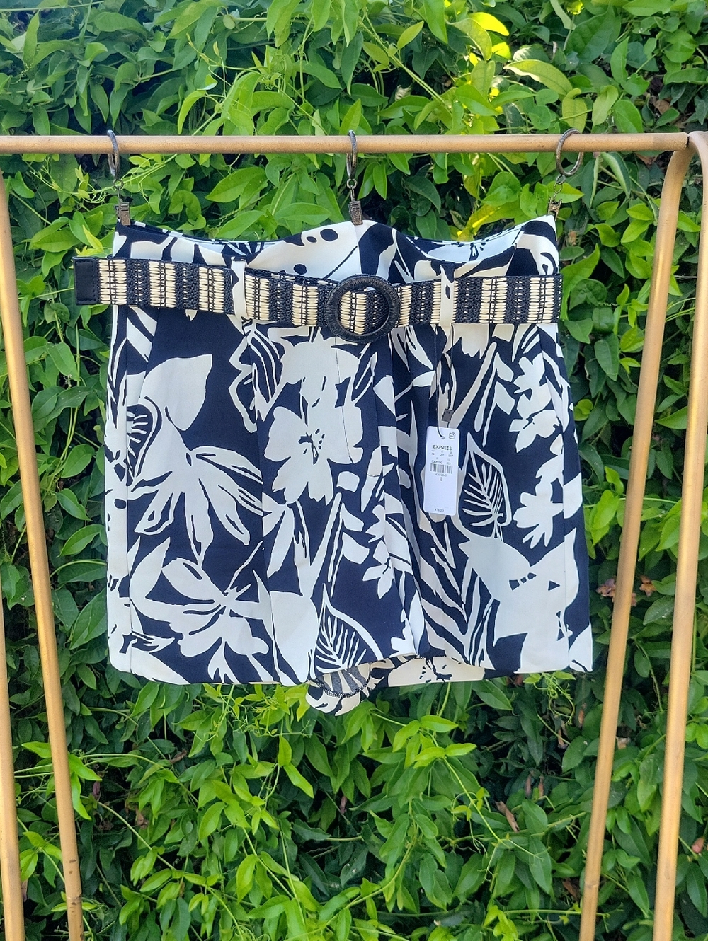 Express Black & Cream Floral High-Waist Shorts with Accent Belt 12